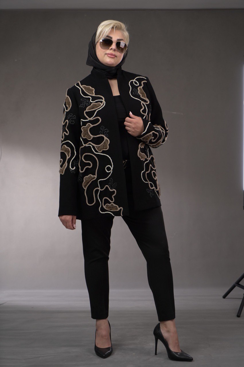 مانتو کتی پاییزه با تکه دوزی و گلدوزی از برند زاوارا